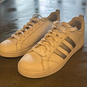 Adidas sneakers size 9.5 women’s